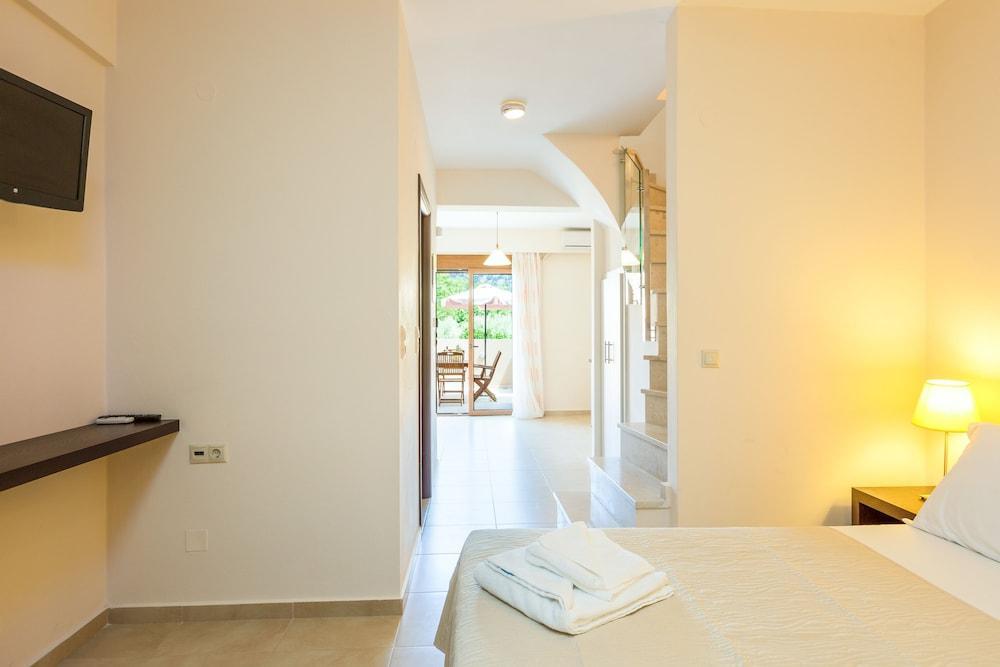 Pantheon Villas & Suites Vlikhadha Exterior photo